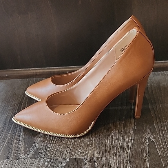 Elegant BCBGeneration Heels - Picture 4 of 8